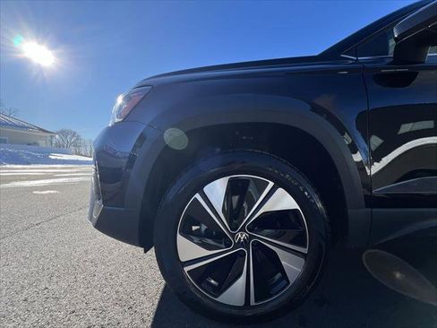 Used 2025 Volkswagen Taos SE image 10