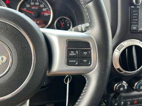 Used 2015 Jeep Wrangler Unlimited Rubicon AWD/4WD image 20