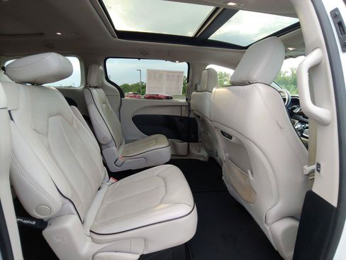 Used 2021 Chrysler Pacifica Limited w/ Premium & Safety Sphere Group AWD/4WD image 32
