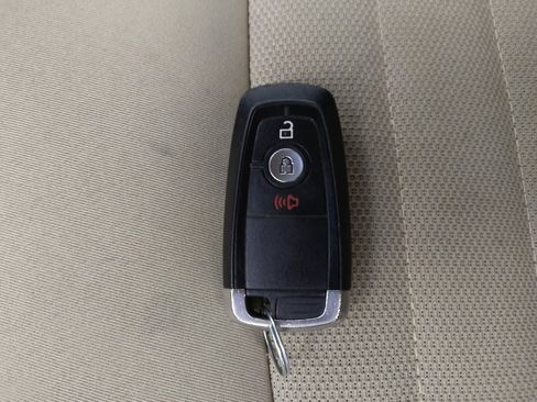 Used 2017 Ford Edge SE FWD image 32