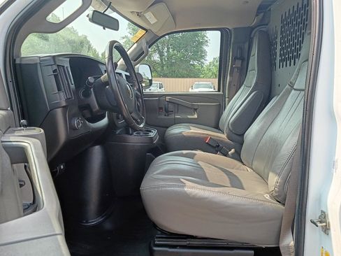Used 2023 Chevrolet Express 2500 w/ Driver Convenience Package RWD image 16