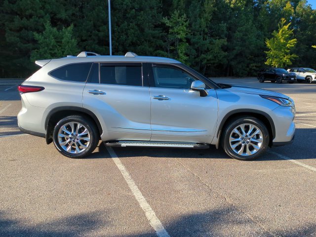 Used 2023 Toyota Highlander Limited AWD/4WD image 3