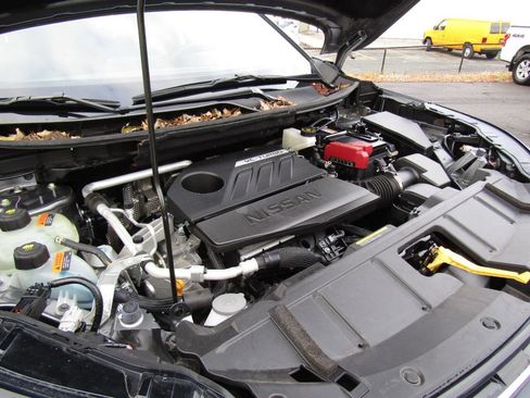 Used 2025 Nissan Rogue SV image 31