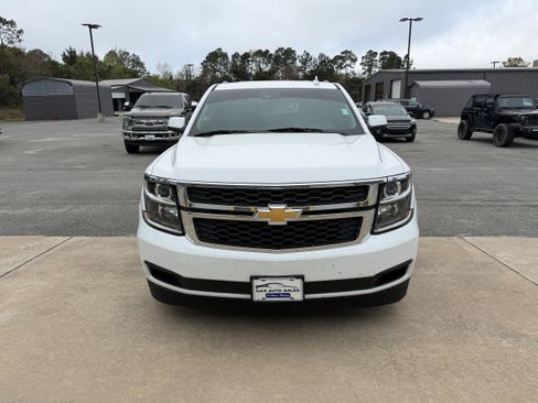 Used 2019 Chevrolet Suburban LT image 2