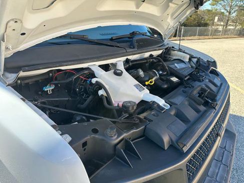 Used 2014 Chevrolet Express 4500 G4500 image 39