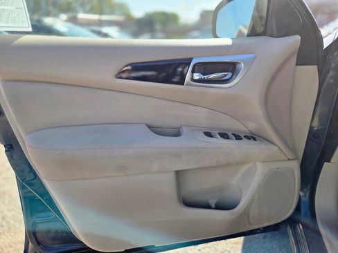 Used 2015 Nissan Pathfinder SV w/ Trailer Tow Package FWD image 40