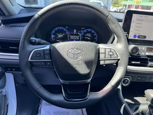 Used 2024 Toyota Grand Highlander AWD image 16