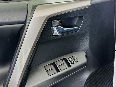 Used 2018 Toyota RAV4 XLE image 15