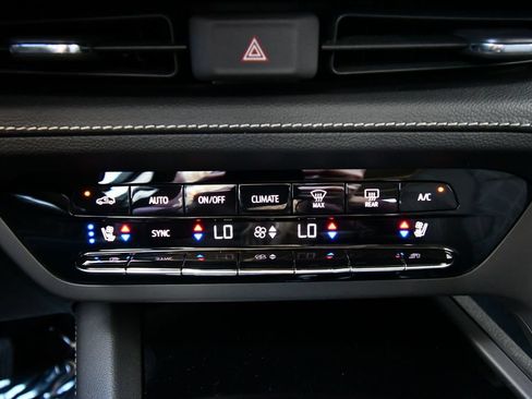 Used 2023 Buick Envision Avenir AWD/4WD image 30
