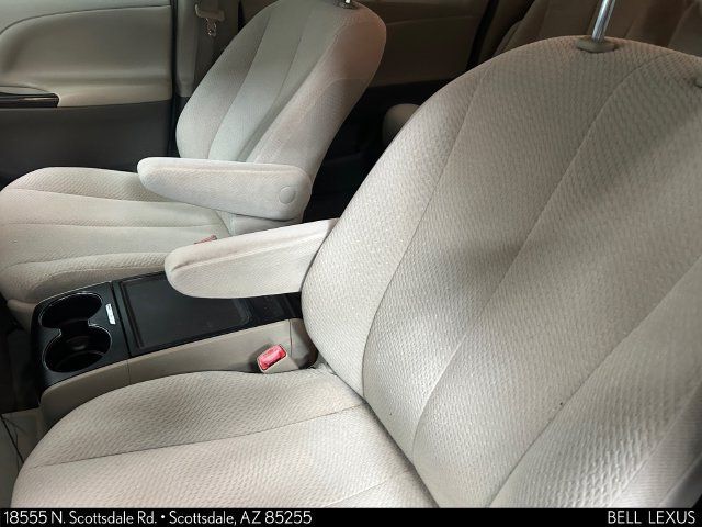 Used 2013 Toyota Sienna LE w/ Towing Pkg FWD image 17