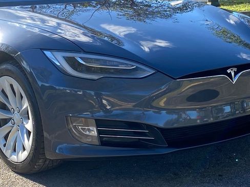 Used 2020 Tesla Model S Long Range Plus image 11