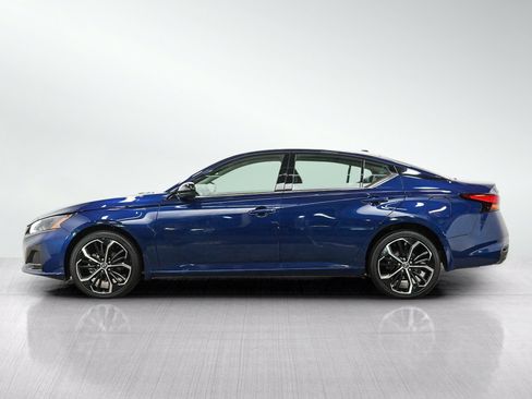 Used 2023 Nissan Altima 2.5 SR AWD/4WD image 2