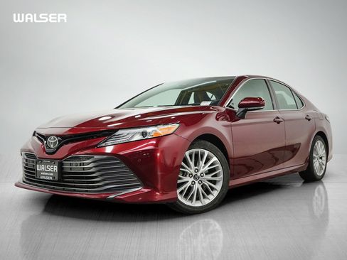 Used 2018 Toyota Camry XLE FWD image 1