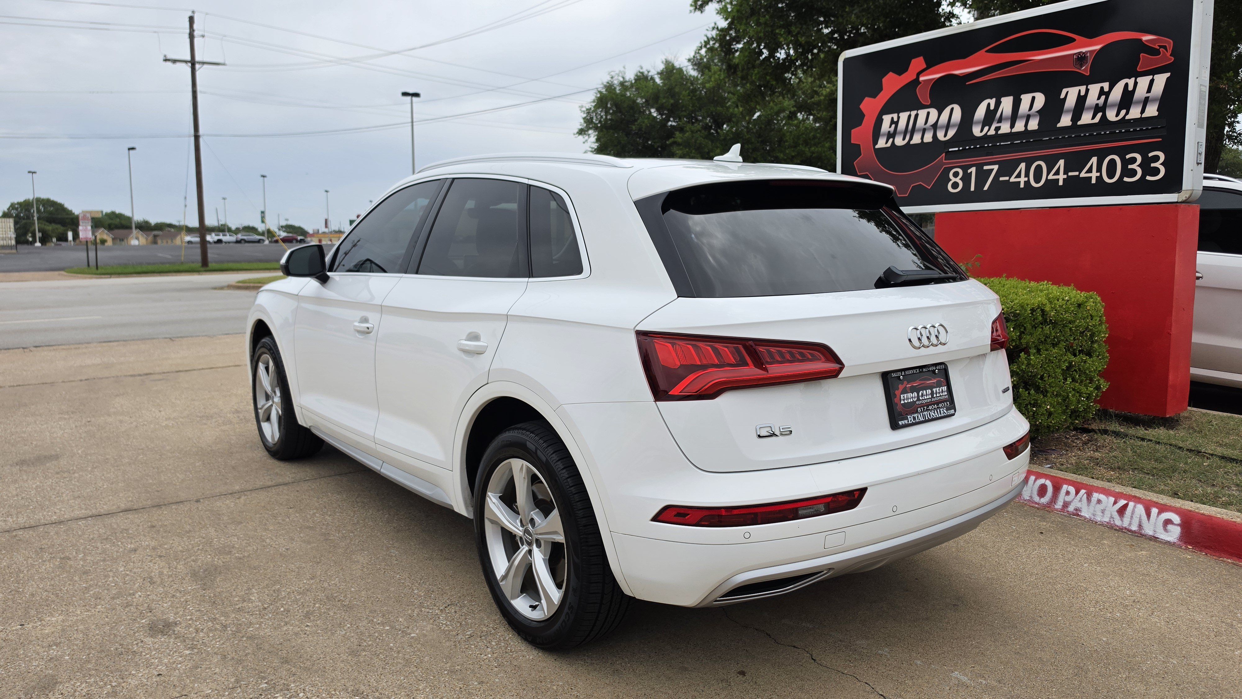 Used 2020 Audi Q5 2.0T Premium Plus w/ Premium Plus Package AWD/4WD image 3