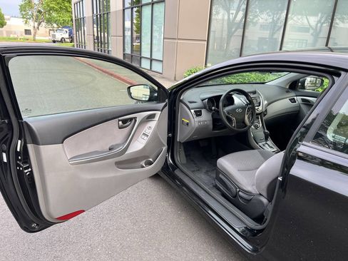 Used 2013 Hyundai Elantra FWD image 7