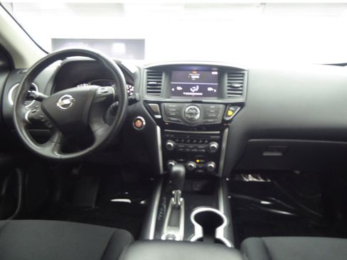 Used 2019 Nissan Pathfinder SV image 13