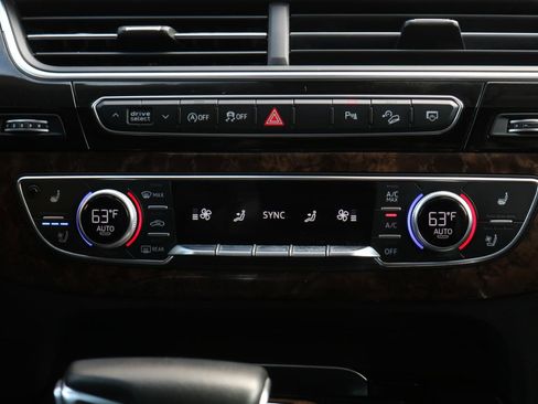 Used 2018 Audi Q7 3.0T Prestige AWD/4WD image 54