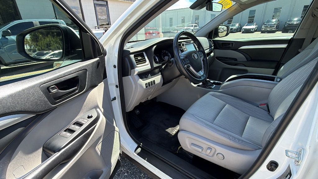Used 2018 Toyota Highlander Plus FWD image 13