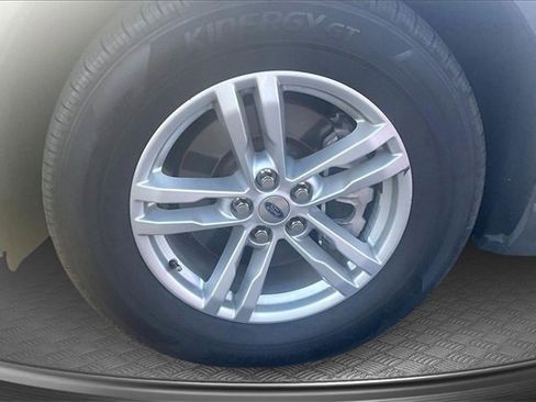 Certified 2021 Ford Explorer XLT w/ Equipment Group 202A image 9