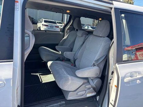 Used 2017 Toyota Sienna LE FWD image 11