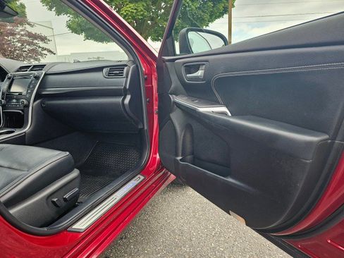 Used 2015 Toyota Camry XLE w/ Moonroof Package FWD image 15