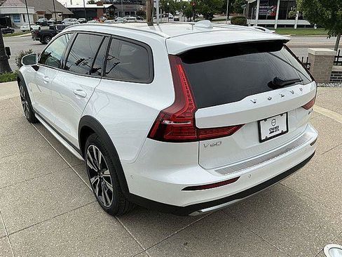 New 2026 Volvo V60 B5 Cross Country Ultra w/ Climate Package AWD/4WD image 10