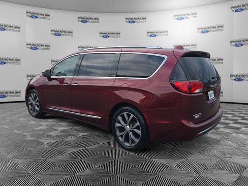 Used 2017 Chrysler Pacifica Limited FWD image 3