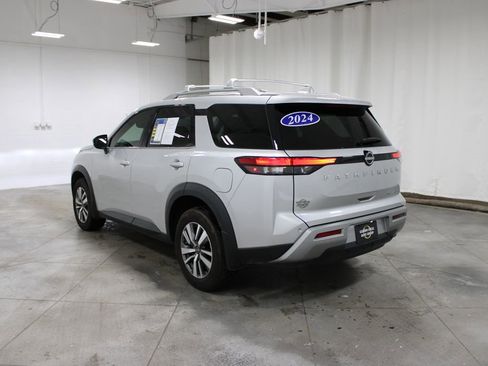 Used 2024 Nissan Pathfinder SL AWD/4WD image 7