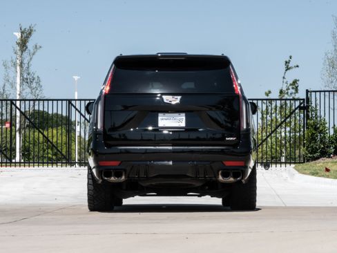Used 2023 Cadillac Escalade V AWD/4WD image 8