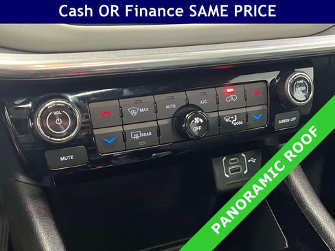 Used 2023 Jeep Compass Limited w/ Sun and Sound Group AWD/4WD image 25