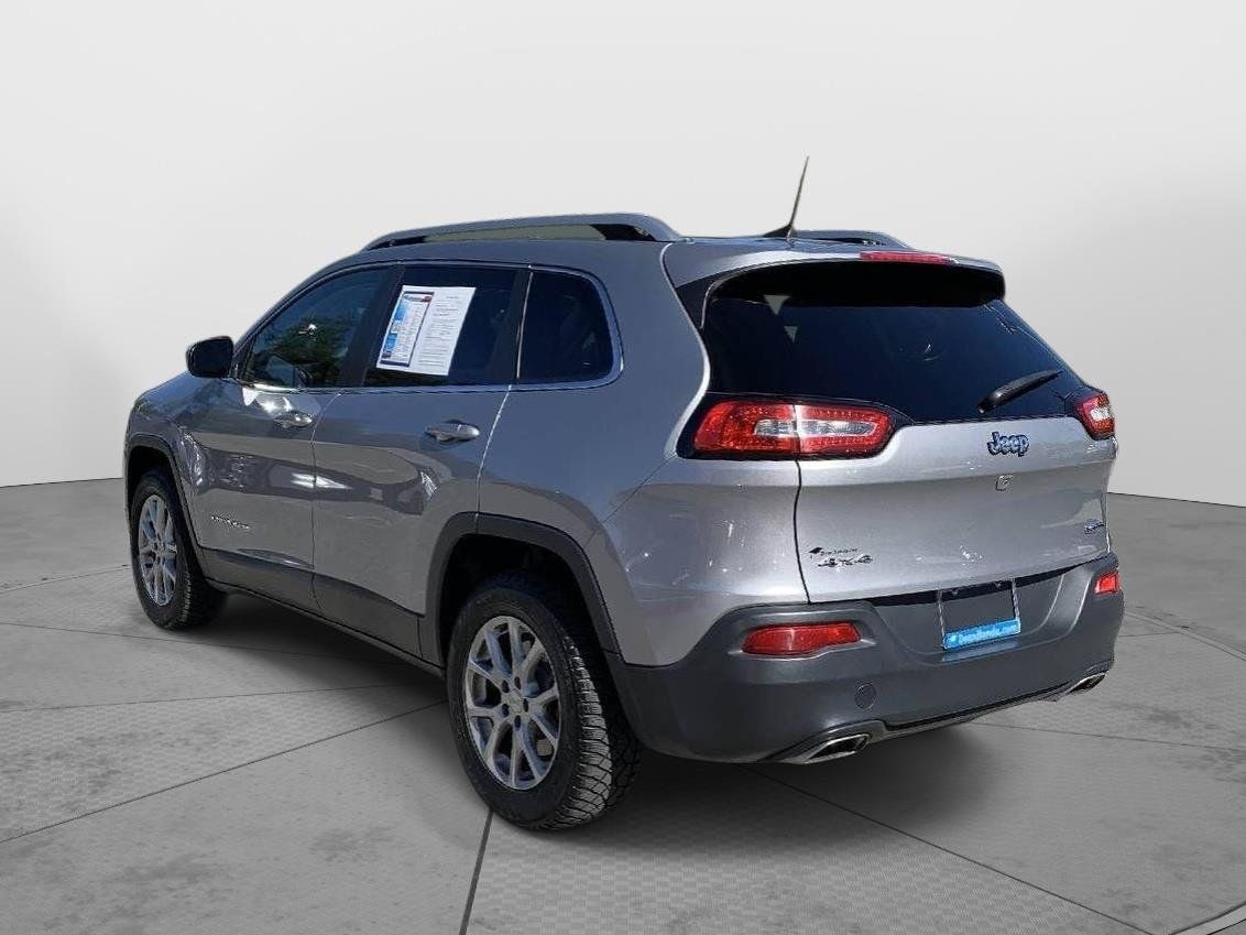 Used 2017 Jeep Cherokee Latitude w/ Cold Weather Group AWD/4WD image 5