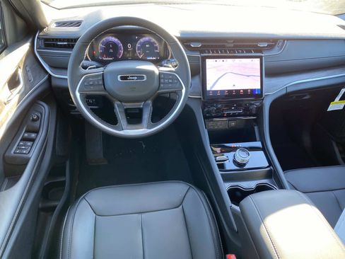 New 2025 Jeep Grand Cherokee Limited image 9