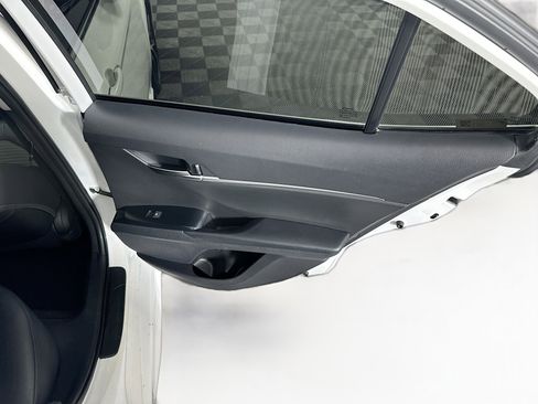 Used 2020 Toyota Camry SE w/ Carpet Mat Package image 27