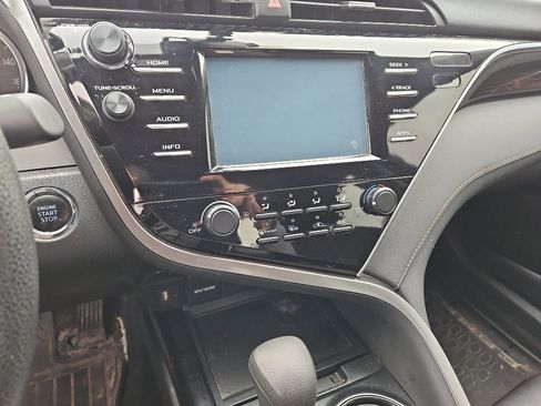Used 2018 Toyota Camry LE w/ Moonroof Package FWD image 12