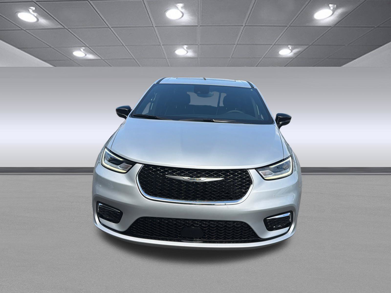 Used 2026 Chrysler Pacifica Limited FWD image 4