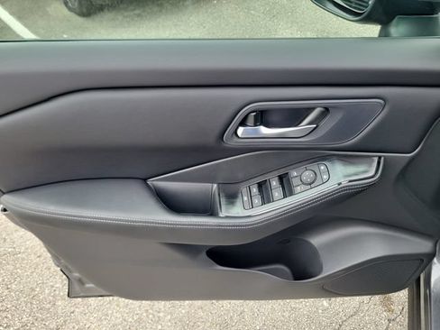Certified 2026 Nissan Rogue SV FWD image 16