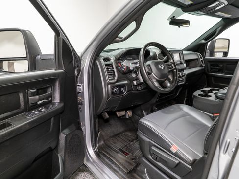 Used 2024 RAM 5500 Tradesman w/ Chrome Appearance Group image 15