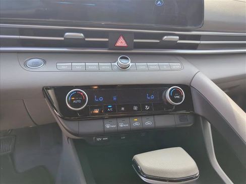 Used 2024 Hyundai Elantra SEL FWD image 11