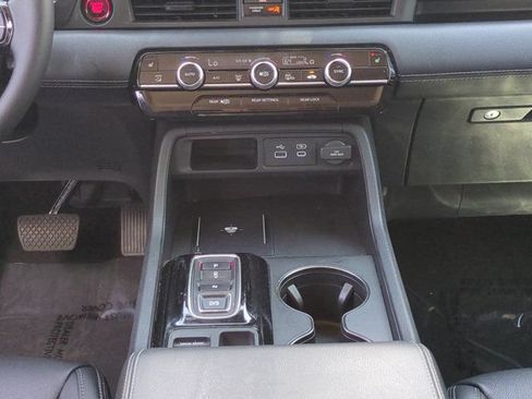 Used 2025 Honda Pilot EX-L image 18