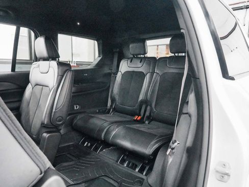 Used 2023 Jeep Grand Cherokee L Laredo image 33