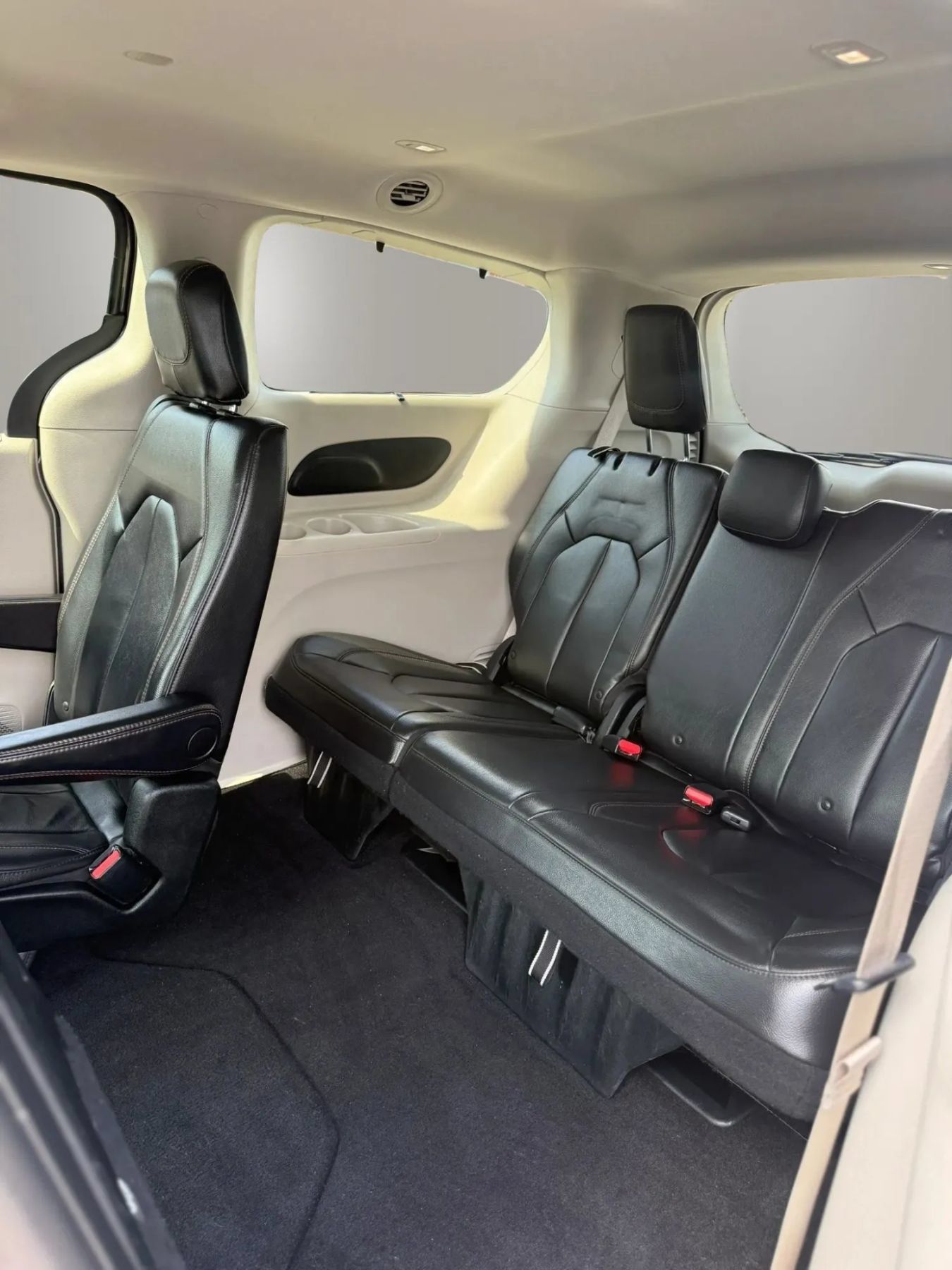 Used 2017 Chrysler Pacifica Touring-L FWD image 21
