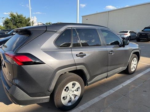 Used 2019 Toyota RAV4 LE FWD image 15