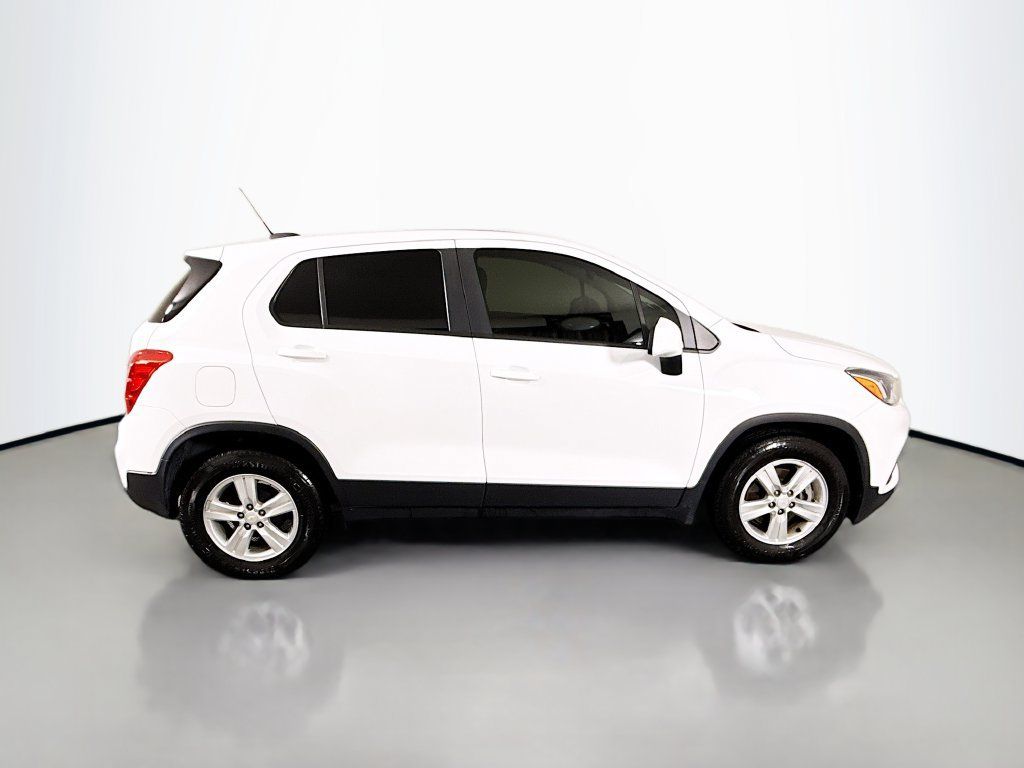 Used 2022 Chevrolet Trax LS w/ Tint and Cruise Package FWD image 8