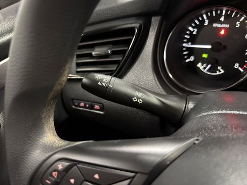 Used 2020 Nissan Rogue Sport S image 28