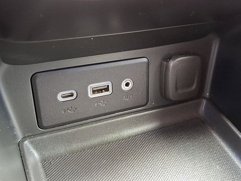 Used 2023 GMC Terrain SLE w/ Driver Convenience Package image 32