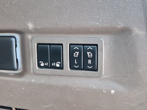 Used 2023 GMC Yukon XL Denali image 13