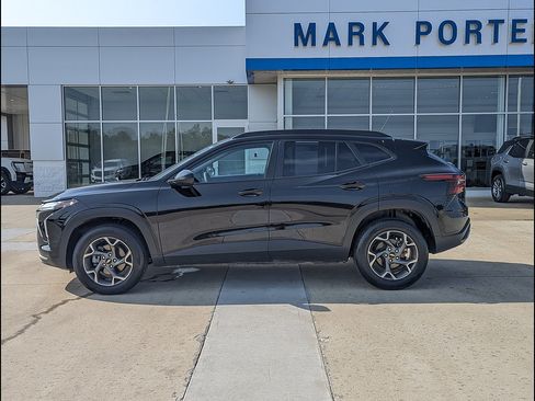 Used 2025 Chevrolet Trax LT FWD image 10