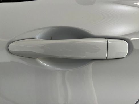 Used 2024 Nissan Versa SR w/ Trunk Package image 40