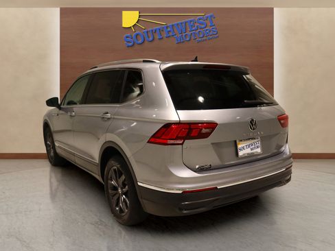 Used 2024 Volkswagen Tiguan SE image 2