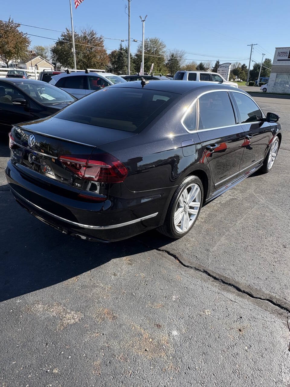 Used 2017 Volkswagen Passat 1.8T R-Line w/ R-Line Lighting Package FWD image 6